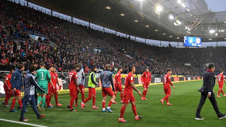 Die Spieler des FC Bayern kehren den 'Fans' nach den Verunglimpfungen gegen TSG-Mäzen Dietmar Hopp den Rücken.