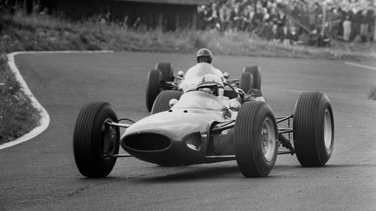 1964: John Surtees im Ferrari 158