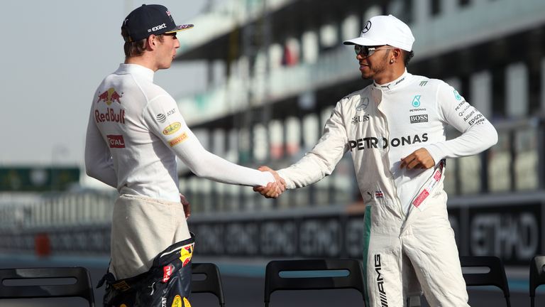 Max Verstappen will Weltmeister Lewis Hamilton angreifen - und um den Titel mitfahren. 