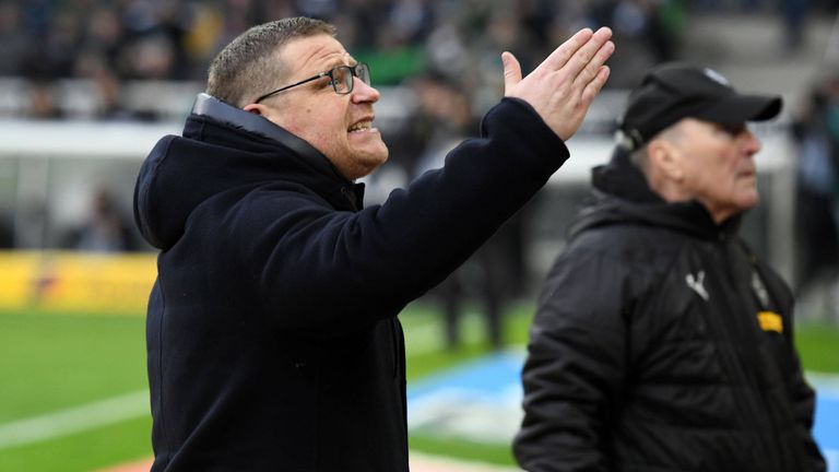 Max Eberl verurteilte die Plakate einiger Gladbach-Fans, die sich gegen TSG-Mäzen Dietmar Hopp richteten.
