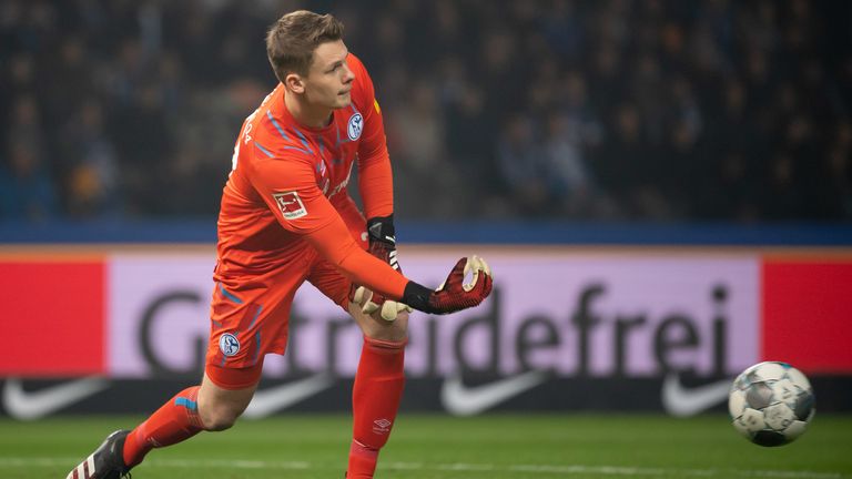 Schalkes Alexander Nübel wurde in Berlin ''gnädig'' von den S04-Fans empfangen.