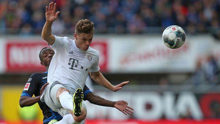 Joshua Kimmich und der FC Bayern wollen gegen Paderborn die Tabellenspitze verteidigen.