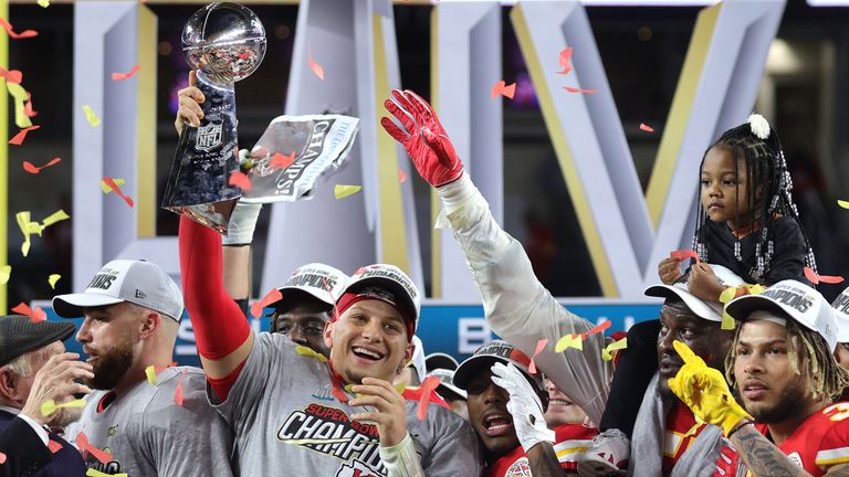Die Kansas City Chiefs gewinnen den Super Bowl.