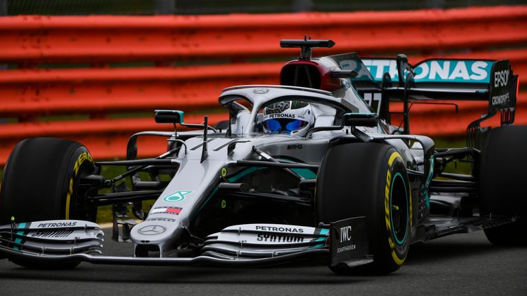 Valtteri Bottas darf die ersten Runden im neuen Mercedes-AMG F1 W11 drehen (Quelle: Mercedes Benz).
