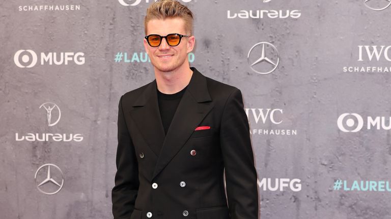 Nico Hülkenberg auf dem roten Teppich der Laureus Awards 2020.