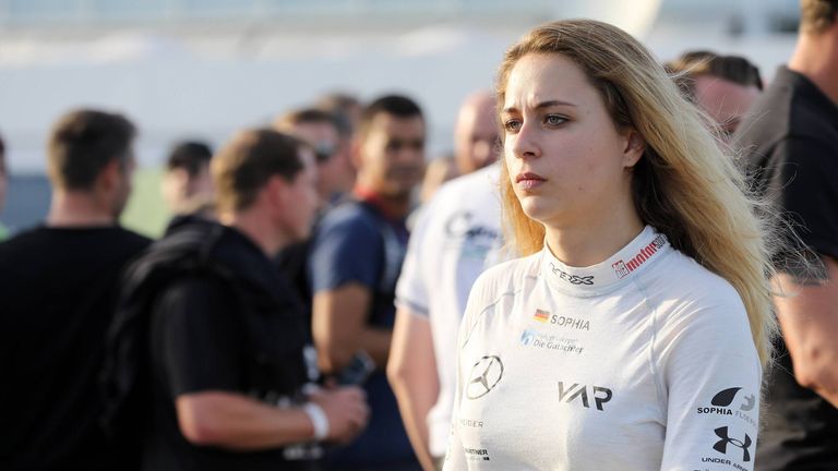Sophia Flörsch hat ein Ziel: in fünf Jahren möchte sie in der Formel 1 starten.