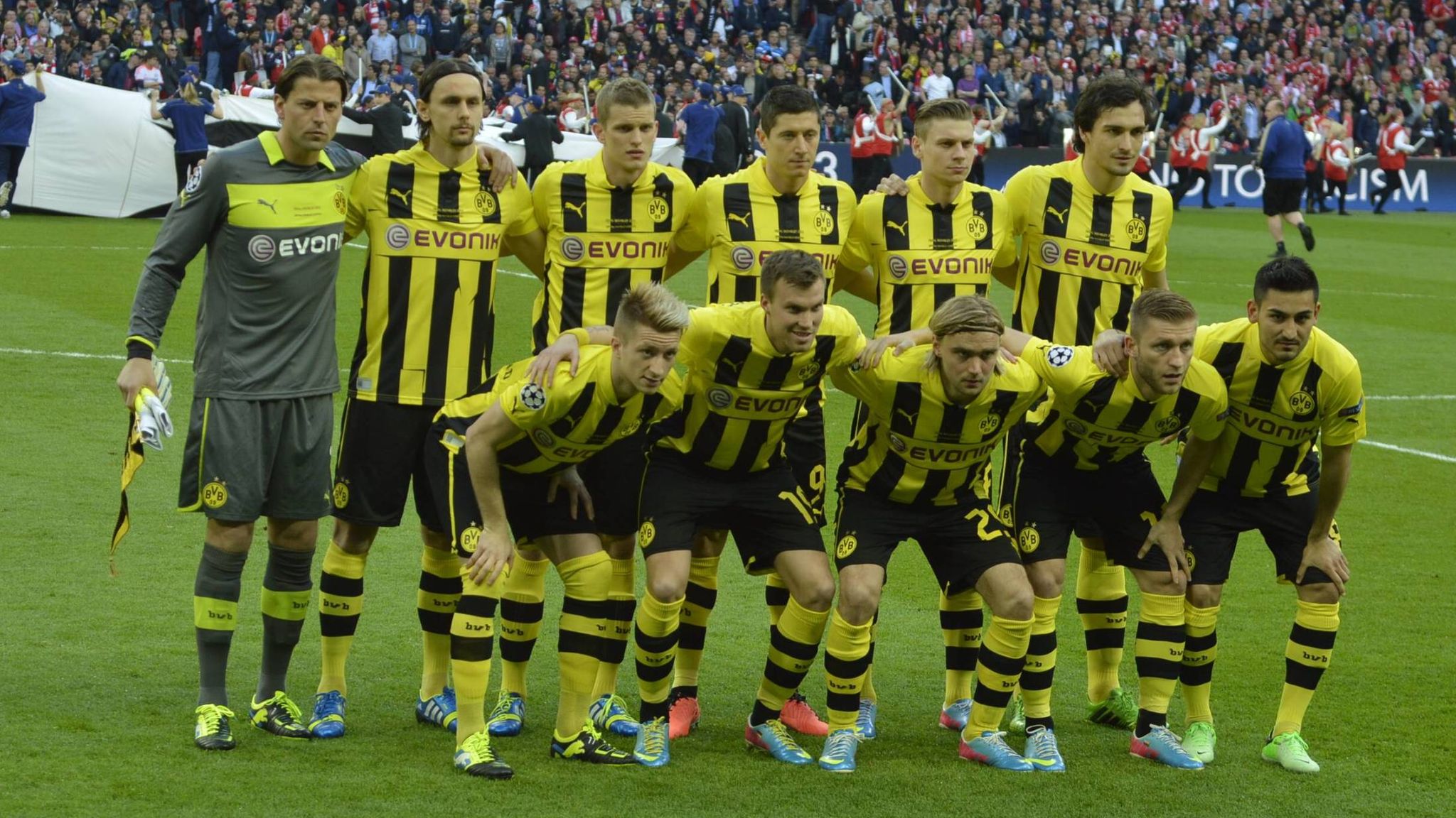 Aufstellungen Von Borussia Dortmund Und FC Bayern Im Finale Der ...