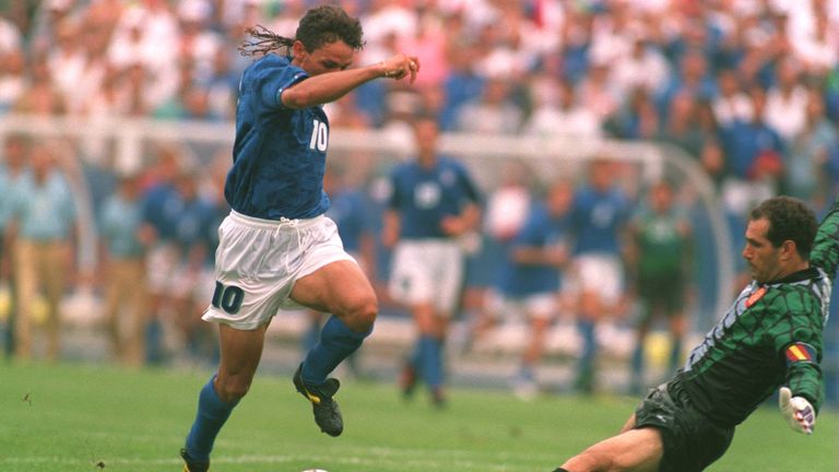 Roberto Baggio (1988 - 2004): Der legendäre Techniker zog jahrelang die Fäden im Mittelfeld der italienischen Nationalmannschaft (56 Spiele/27 Tore). 