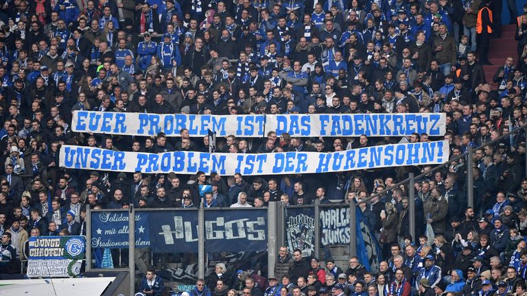 Schalke-Anhänger verschmähen den DFB. 