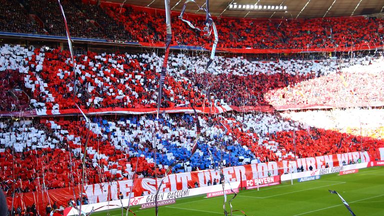Die Bayern-Fans tauchten die Arena in die Vereinsfarben weiß-rot.