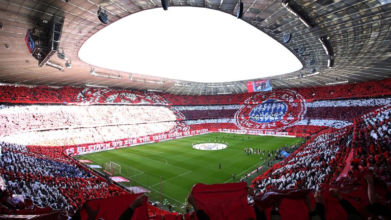 ''Wie seit über 100 Jahren wird es bleiben bis zum Tod. Unser Verein der FC Bayern in den Farben weiß und rot.''