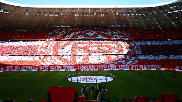 Auch ein früheres Logo aus der 120-jährigen Vereinsgeschichte des FC Bayern war zu sehen.