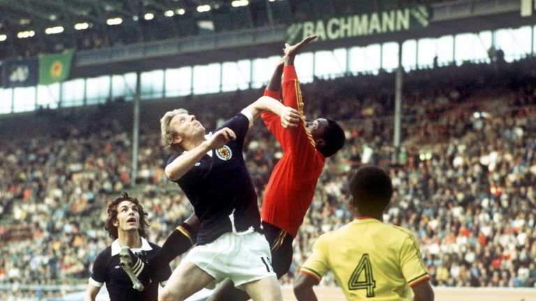 14. Juni 1974: Schottland und Zaire (2:0) tragen das erste WM-Spiel im neuen Stadion aus.