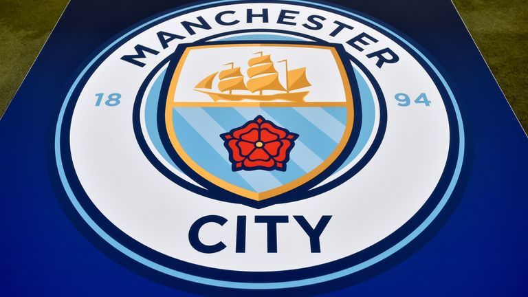 Manchester City entschied sich im Sommer 2016 für ein neues Wappen  mit großen Veränderungen zum Vorherigen.