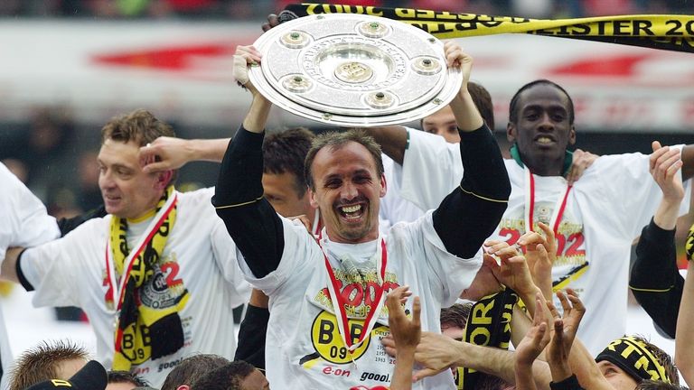 4. Mai 2002: Borussia Dortmund feiert nach dem Spiel gegen Werder Bremen (2:1) die deutsche Meisterschaft unter Trainer Matthias Sammer.