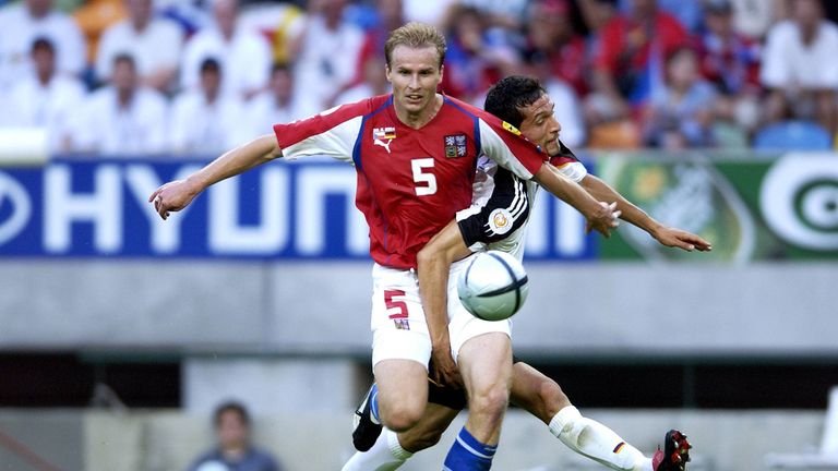 23. Juni 2004: Die EM in Portugal entwickelte sich für den amtierenden Vizeweltmeister zum Albtraum: Nach dem 1:2 gegen Tschechien schied das Team von Rudi Völler sieglos nach der Vorrunde aus - eine Schmach für den deutschen Fußball.  