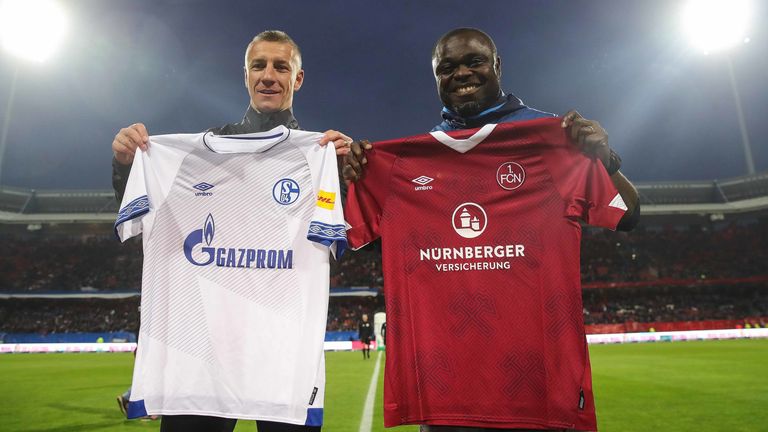 Schalke und Nürnberg verbindet neben dem selben Ausrüster auch eine tiefe Fanfreundschaft. Im April 2019 kam es zum direkten Duell, welches beide Teams in Sondertrikots bestritten. Diese enthielten Symbole der Region des Gegners. 