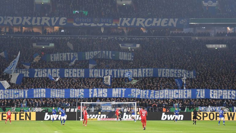Die Fans vom FC Schalke 04 üben Kritik am DFB.