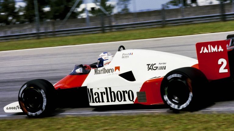1985: Wieder einmal heißt es: Start-Ziel-Sieg für Alain Prost. In Brasilien fährt er in seinem McLaren den ersten Sieg des Jahres ein und am Ende steht er ebenfalls ganz oben und gewinnt damit zum ersten Mal die Gesamtwertung. 
