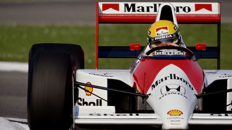 1990: 16 Punkte Rückstand wollte sich Ayrton Senna kein zweites Mal gefallen lassen. Im McLaren holte er den ersten Sieg im ersten Rennen beim GP der USA in Phoenix und setze sich am Ende der Saison gegen Prost mit sieben Punkten Vorsprung durch. 