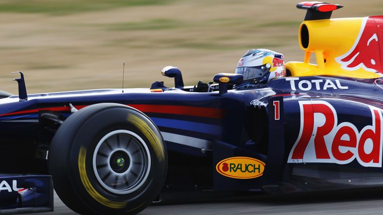 2011: Die Eins auf dem Auto, zwei Einsen in der Jahreszahl. Die Nummer Eins ist wie gemacht für Sebastian Vettel. Beim Saisonstart in Melbourne und am Ende der Saison ist der Red-Bull-Pilot - wie nicht anders zu erwarten - die Nummer Eins. 
