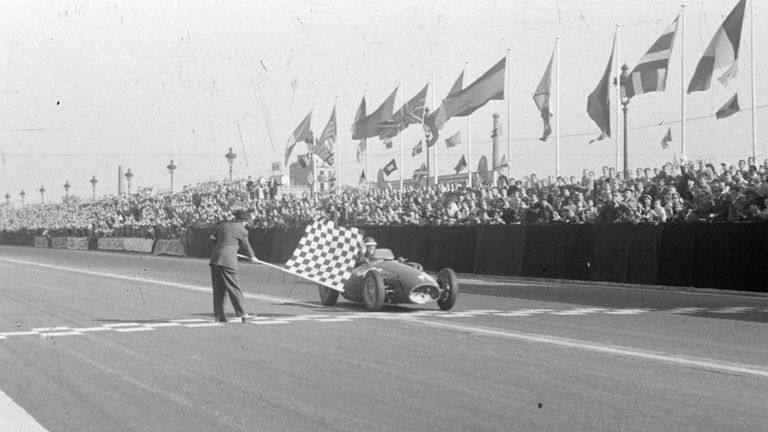 GP von Spanien in Barcelona Circuit de Pedralbes (im Rennkalender 1951 und 1954).