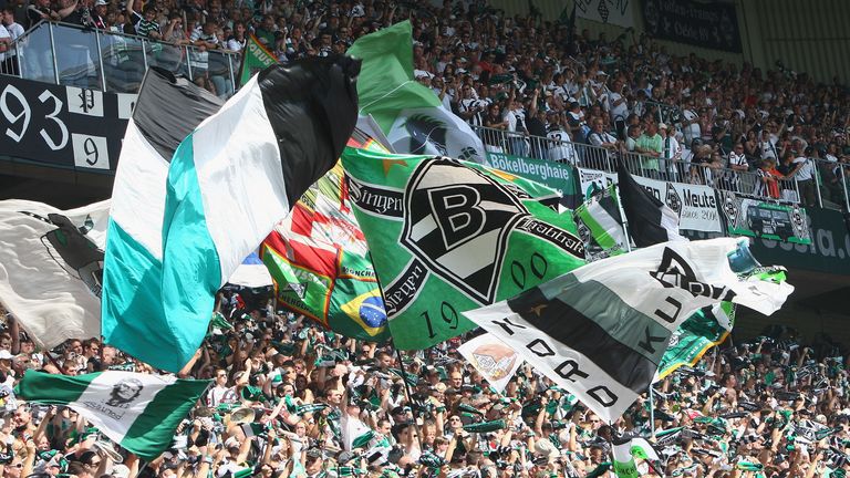 Zuschauer (2019/20):
Gladbach: 559.357 (Platz 7), Schnitt: 50.851 (Platz 4), 3 Mal ausverkauft, Auslastung 94,1 Prozent 
BVB: 974.050 (Platz 1), Schnitt 81.171 (Platz 1), 10 Mal ausverkauft, Auslastung 99,8 Prozent
