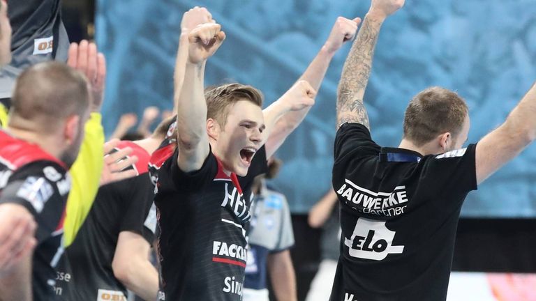 Platz 9: Christopher Bissel, HC Erlangen -Durchschnittlich 49:53 Minuten in 27 Spielen. Der in Erlangen geborene Linksaußen ist ein wahrer Dauerbrenner. In 27 Spielen stand der Linksaußen durchschnittlich 49:53 Minuten auf dem Feld.