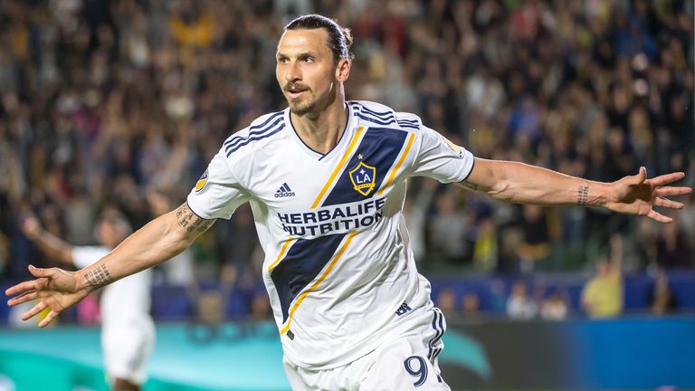 2018 setzte Zlatan seine Karriere in der MLS fort. 58 Mal streifte Ibra das Trikot von LA Galaxy über. 53 Tore sowie 15 Vorlagen gelangen ihm bei seiner ersten Station außerhalb Europas. Einen Titel konnte Ibra nicht feiern.