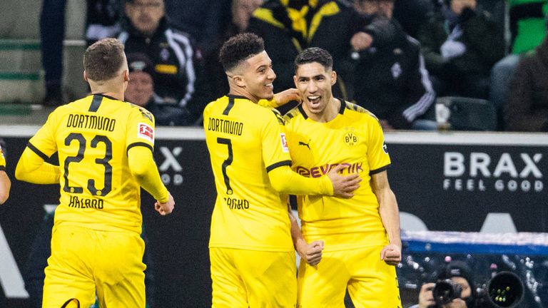 JADON SANCHO: Wurde in der 66. Minute für den schwachen Brandt eingewechselt. Bereitete sofort den Treffer zum 2:1 vor und hatte selbst die Gelegenheit zum Tor. Sein Schuss in der 78. Minute landete am Pfosten. Sah Gelb bei einer Rangelei. Note: 2