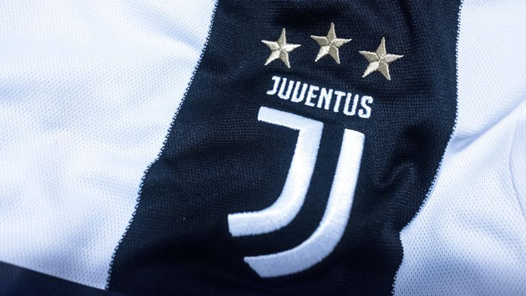2017 präsentierte Juventus Turin sein neues Logo unter dem Motto &#39;&#39;Black and white and more&#39;&#39;.