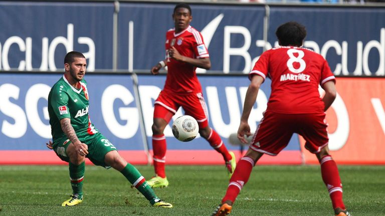 FC AUGSBURG 2013/14:
Am 29. Spieltag beendete der FCA die Serie des Rekordmeisters. Nach 53 Ligaspielen in Folge ohne Niederlage verlor der FCB mit 0:1 in Augsburg. Sascha Mölders fügte Pep Guardiola zugleich die erste Bundesliga-Niederlage zu.