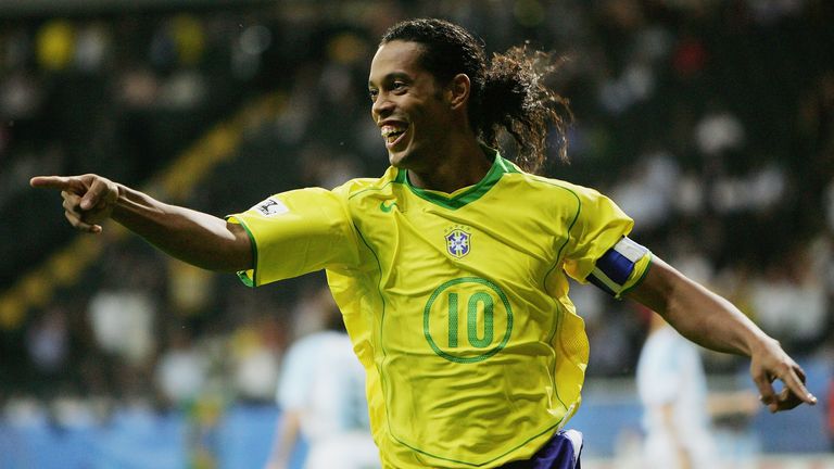 Ronaldinho (1999 - 2013): Gleich 97 Mal spielte der offensive Mittelfeldspieler für Brasilien. Der Spaß am Spiel war Ronaldinho in jeder Aktion anzusehen, die Genialität nie zu übersehen. 