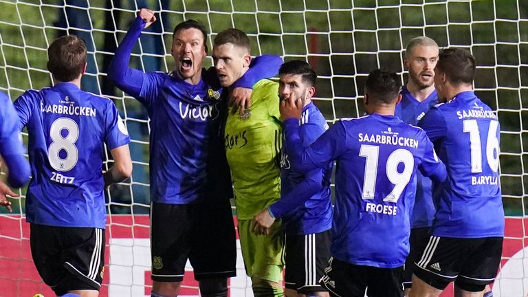 Der 1. FC Saarbrücken zieht ins Halbfinale des DFB-Pokals ein.