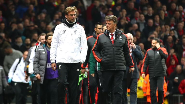 Am 10. März 2016 empfängt der FC Liverpool den Erz-Rivalen Manchester United. Nicht in der Liga treffen Jürgen Klopp und Louis van Gaal aufeinander, sondern im Achtelfinale der Europa League. Firmino und Sturridge sorgen für einen 2:0-Sieg, der den Grundstein fürs Weiterkommen legt.