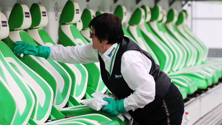 Auch die Bundesliga muss sich mit dem Thema Coronavirus beschäftigen.