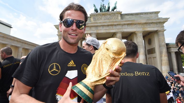 ROMAN WEIDENFELLER: Der Dortmunder kam nach der WM noch auf zwei Länderspiele, seit 2015 wurde Weidenfeller nicht mehr ins DFB-Team berufen. Im Verein hatte er seinen Stammplatz an Roman Bürki verloren, 2018 beendete er seine Laufbahn.