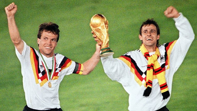 8. Juni 1990: Andreas Brehme verwandelt in einer magischen Nacht in Rom in der 85. Minute einen Elfmeter zum 1:0-Sieg gegen Maradonas Argentinier. Deutschland ist Weltmeister!