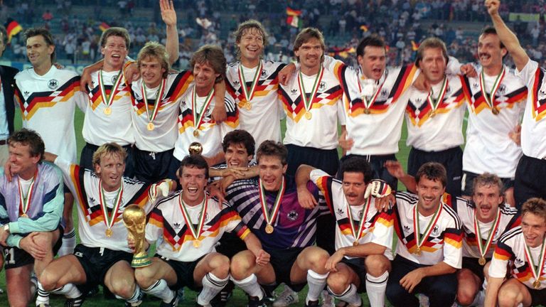 AUFSTELLUNG: Illgner	- Brehme, Kohler, Augenthaler, Buchwald, Berthold - Littbarski, Häßler, Matthäus - Völler, Klinsmann
Teamchef: Franz Beckenbauer