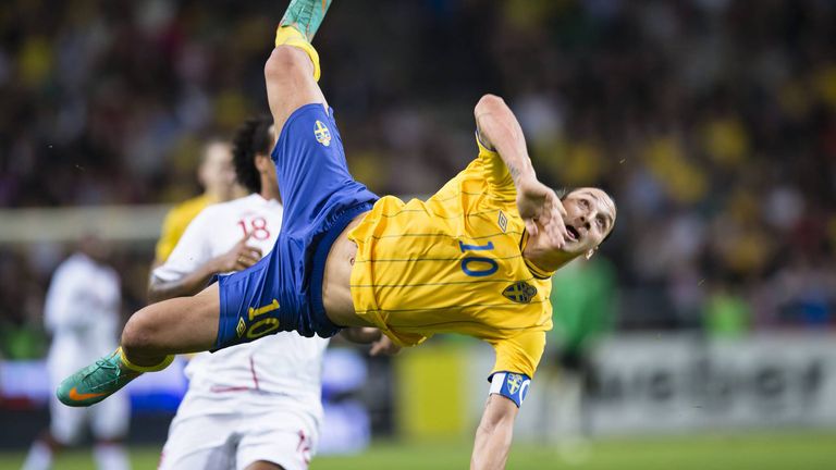 Eines vieler spektakulärer Ibra-Tore: Der Fallrückzieher aus 25 Metern im Länderspiel gegen England. Legende Steven Gerrard bezeichnete den Treffer als ''das beste Tor, das ich je gesehen habe''.