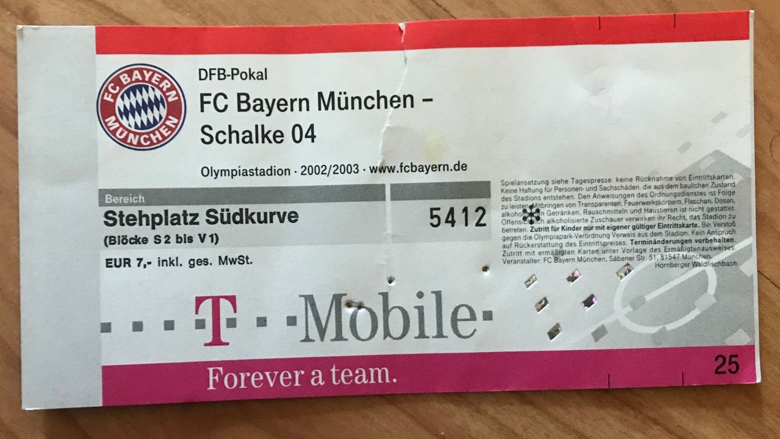 FC Bayern News: FCB stellt ab 2021/22 auf digitale Tickets um | Fußball