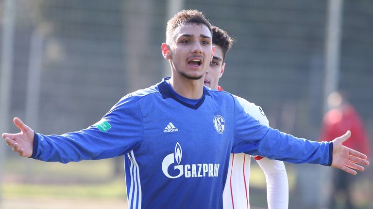 Ahmed Kutucu (FC Schalke 04): Erst 20 Jahre alt und doch schon seit neun Jahren Teil der Gelsenkirchener. Der Stürmer durchlief alle Mannschaften der Knappenschmiede und mischt jetzt bei den Profis mit.