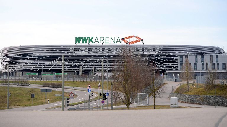 FC Augsburg: Die Augsburg Arena hat drei Namensänderung hinter sich: Impuls Arena (2009–2011), SGL Arena (2011–2015) und WWK ARENA (seit 2015).