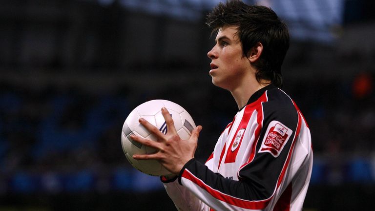 So jung und so gut: Im Alter von 16 Jahre, 9 Monaten und einem Tag absolvierte Gareth Bale sein erstes Profispiel für den damaligen Zweitligisten FC Southampton. 2013 knackte er als erster Spieler die 100-Millionen-Euro-Schallmauer.