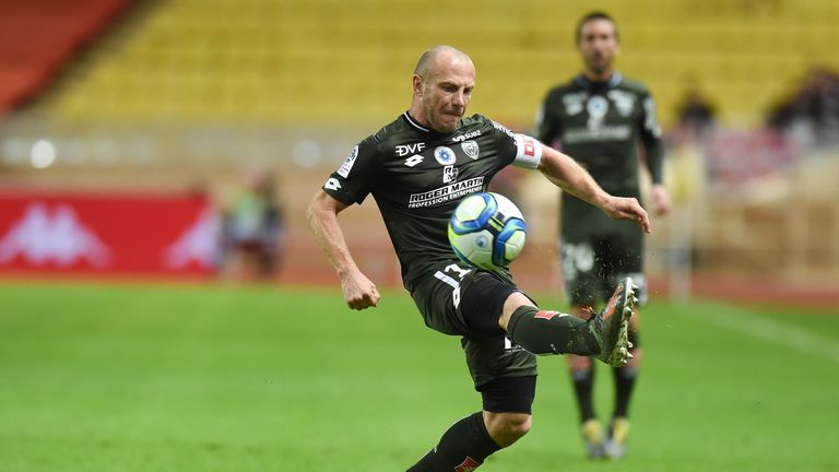 Platz 4: Florent Balmont (FC Dijon, 02.02.1980): Der Routinier im zentralen Mittelfeld kommt immerhin noch auf elf Einsätze in dieser Saison. Im Sommer hängt der Franzose die Kickstiefel endgültig an den Nagel - im Alter von 40 Jahren. 