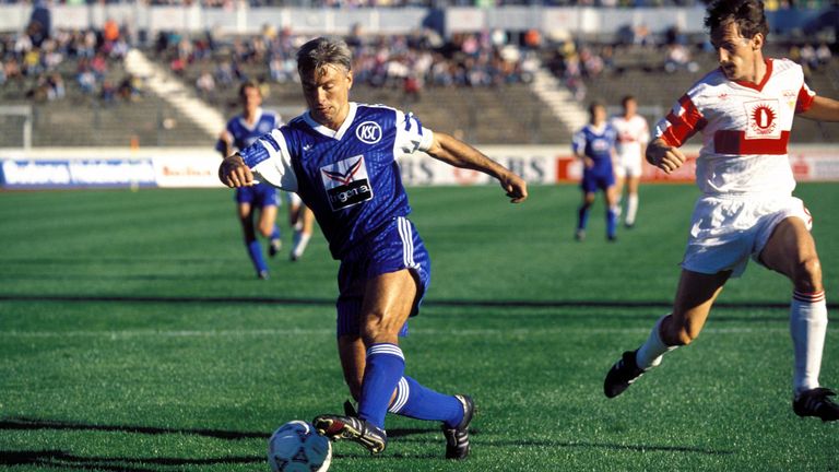 PLATZ 19: Karlsruher SC 221 Spieler, aus 24 Nationen (fünf Kroaten & Jugoslawen), treffsicherste Nation: Russland (39 Tore), Rekord-Ausländer: Srecko Bogdan (l., 170 Einsätze)