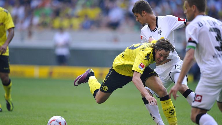 Saison 2010/11: Am Karsamstag - vier Spieltage vor Schluss - kam Tabellenführer Dortmund mächtig ins Straucheln und verlor beim Letzten (!) Gladbach mit 0:1. Am Ende reichte es dennoch für die erste Meisterschaft nach neun Jahren. 