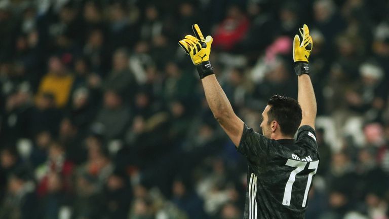 Nach der Rückkehr zu Juve entschied sich der Italiener dazu, die 77 zu tragen. Bereits zu Beginn seiner Karriere lief Buffon mit der ungewöhnlichen Nummer auf. Er sei dankbar für die Zeit in Parma und wolle nun erneut mit der 77 im Tor stehen. 