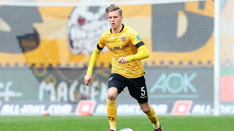 Dzenis Burnic – Der Linksfuß, der aktuell an Dynamo Dresden ausgeliehen ist, spielt ebenfalls keine schlechte Saison und war fester Bestandteil der Dresdener Defensive. Erst kürzlich äußerte er sich zu einer möglichen Rückkehr zum BVB.