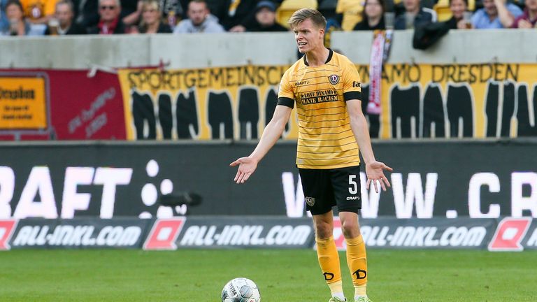 „Es hätte auch seinen Reiz, aber ich denke schon, dass es wichtig ist, dass ich regelmäßig spiele.“ Mit Nationalspieler Emre Can hat der BVB im Mittelfeld nachgelegt. Auf Dauer wird sich Burnic wohl nicht durchsetzen können.